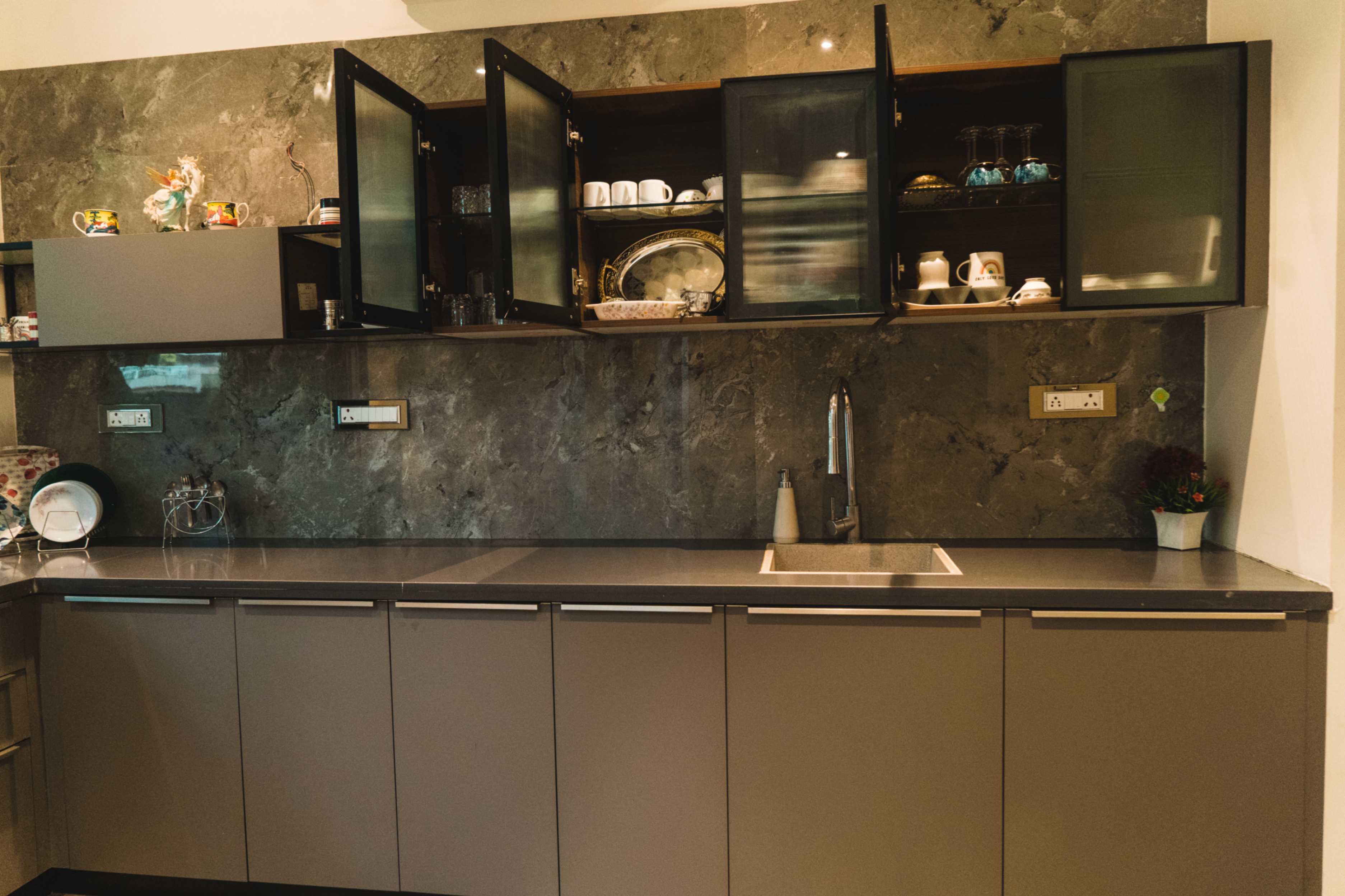 Contemporary kitchen layout